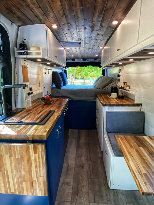 Vista camper van exterior